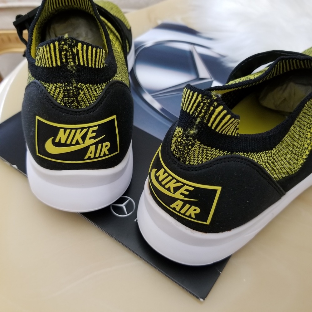 Nike Men's Air Sockracer Flyknit - Picture 6 of 8